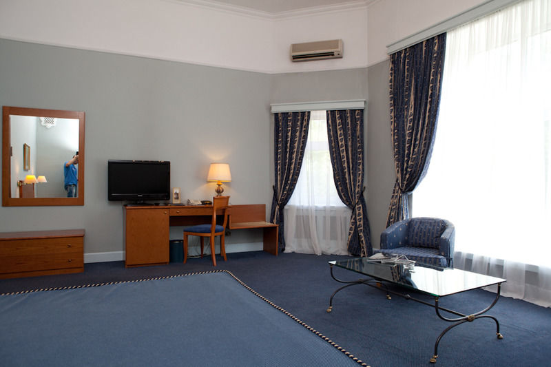 Grand Hotel Ukraine Dnipro Exteriör bild