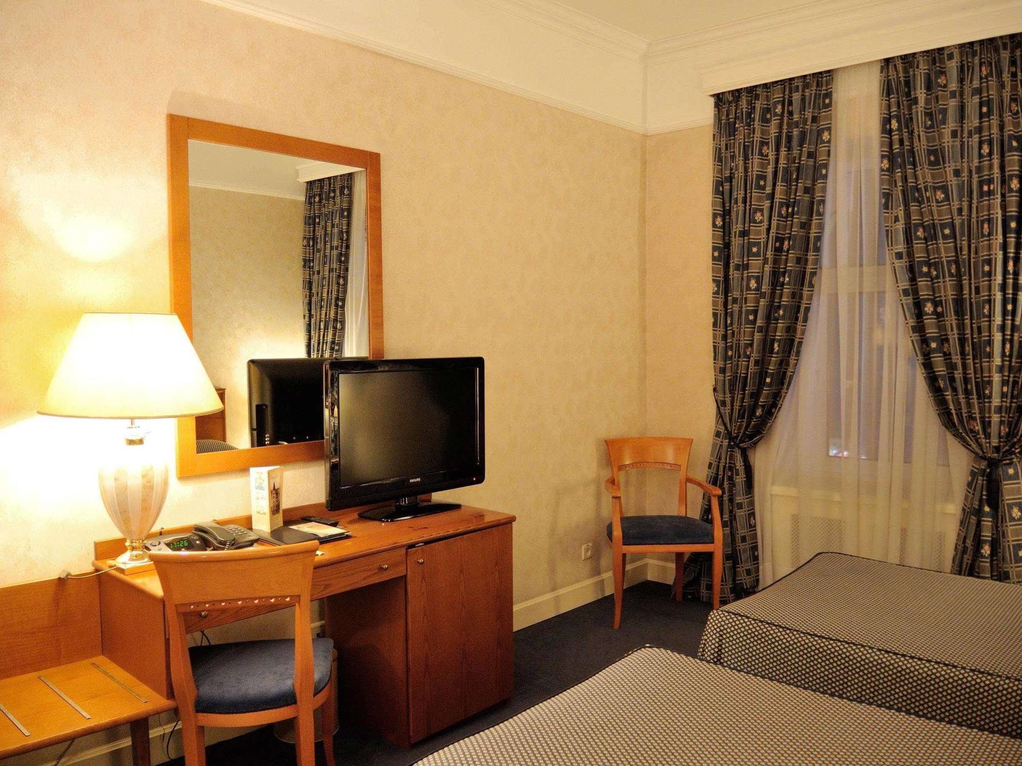 Grand Hotel Ukraine Dnipro Exteriör bild