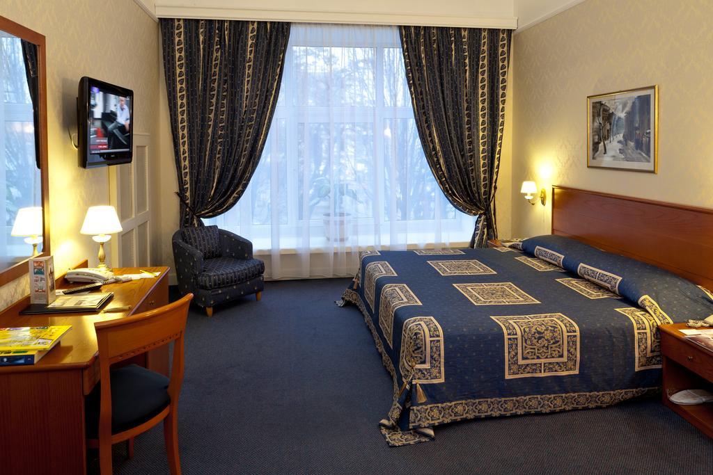 Grand Hotel Ukraine Dnipro Exteriör bild